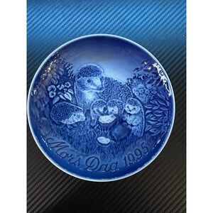 1995 Bing & Grondahl Mother's Day Plate HEDGEHOG WITH KIDS Allan Therkelsen Denm